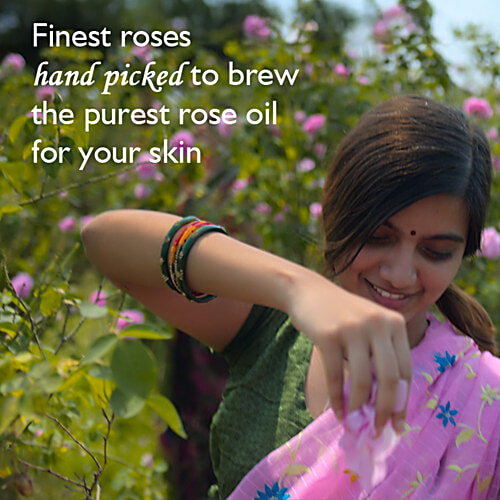 Dabur Gulabari Rose Glow Face Cleanser 100Ml