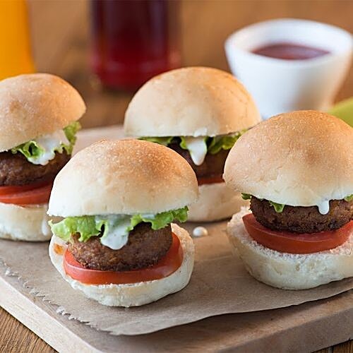 https://www.bbassets.com/media/uploads/p/l/40030188_1-happychef-bombay-veg-sliders-with-garlic-curry-mayo.jpg
